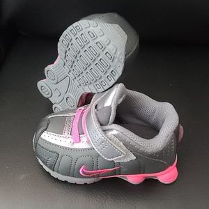Nike shox worn 1 time Size 4c